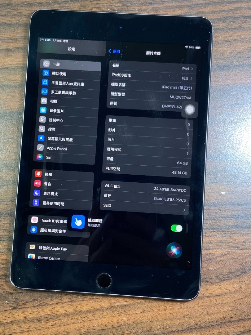 由 carrot_chen (刊登 ID 1380539554，圖片 2) 提交，位於 新北市 (New Taipei) 的 Apple IPad mini 5 64G 2019蘋果平板 Mini5 二手平板 WIFI版 (類別：平板電腦 - iPad)，說明：【出售商品】Apple IPad mini 5 64G WIFI版 【外觀新舊】外觀約略8成新 邊框四角有顆碰 【配件描述】無盒裝 無配件 【其他】黑色 Wifi版 台灣版 電池健康度87% 原廠保固已過 功能都正常 螢幕右側黑底下會有輕微藍色。