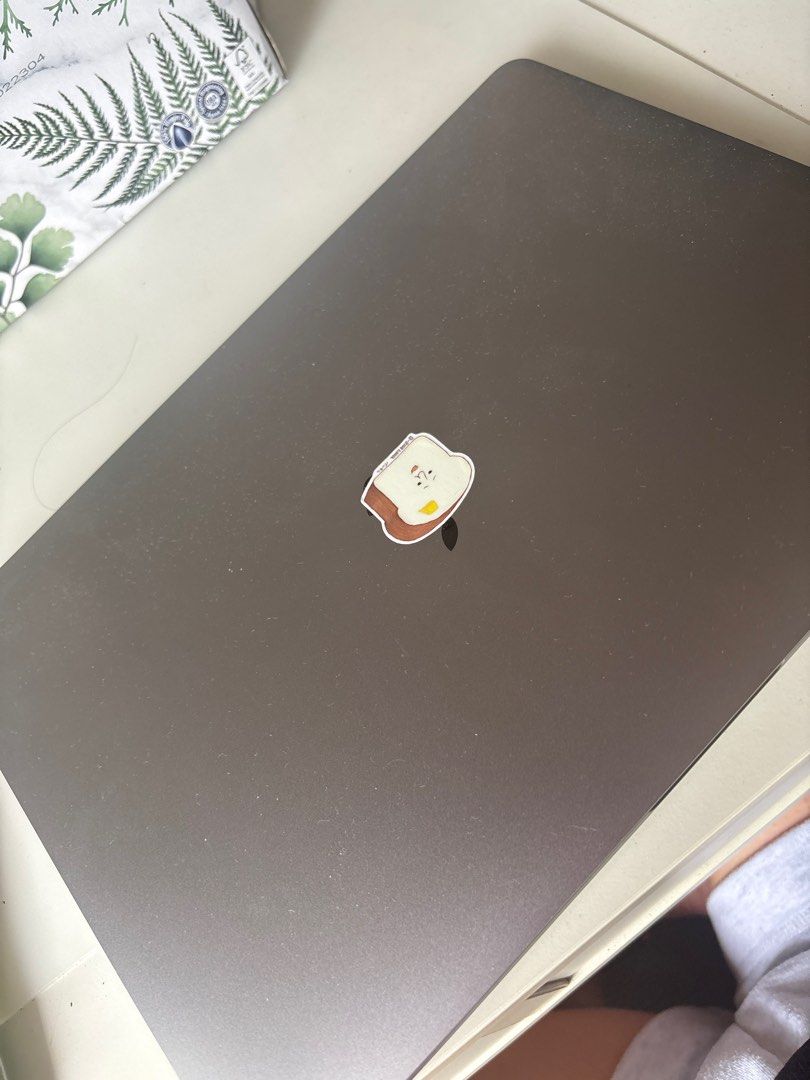Apple MacBook Pro 13-inch63074788455938112