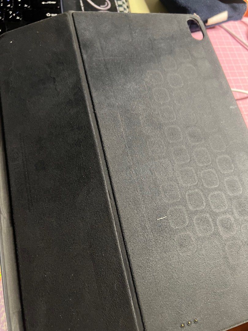 Apple Smart Keyboard Folio for Ipad Pro 12.9” 2018 (Category: Cases & Sleeves) located in Antipolo. Submitted by 9397cartph (Listing ID 1380628744, Image 3). Description: • 100% fully functional – Works perfectly with no technical issues. •Cosmetic wear – Signs of use along the sides from adhesive (doesn’t affect functionality) • Visible scratches – Scratches, typical of normal use, but no major damage. • No original box – Missing the original pa