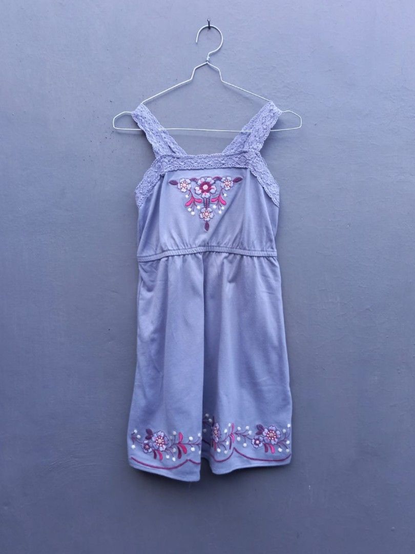 Baby Gap dress anak (Kategori: 1 hingga 3 tahun) berada di Salatiga. Dikirim oleh eighty_8thrift.shop (ID iklan 1380632573, Gambar 1). Deskripsi: Ld 55 pjg 46 utk 3-4th an bahan kaos kondisi masih baik, terawat.