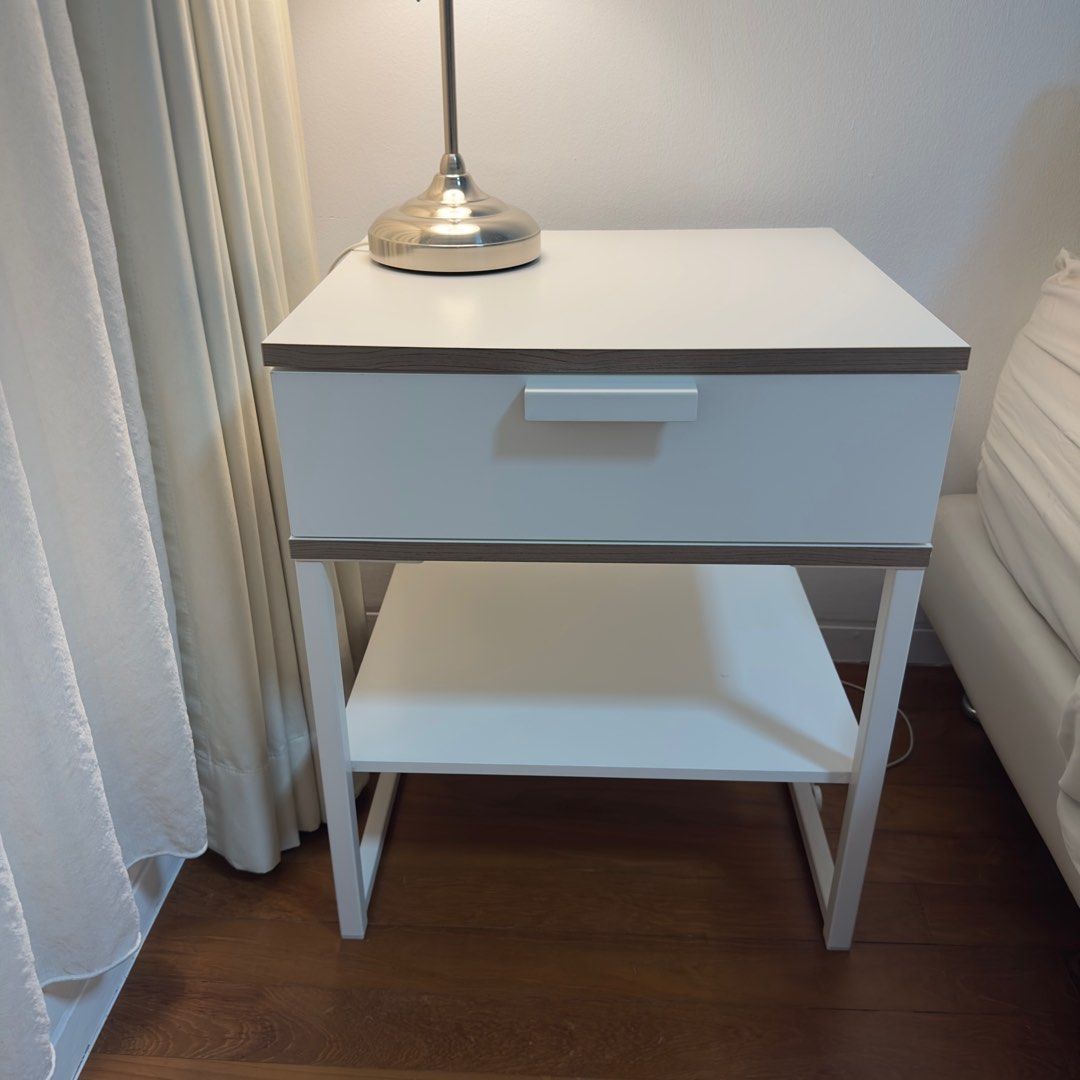 Bedside Table65075513661571111