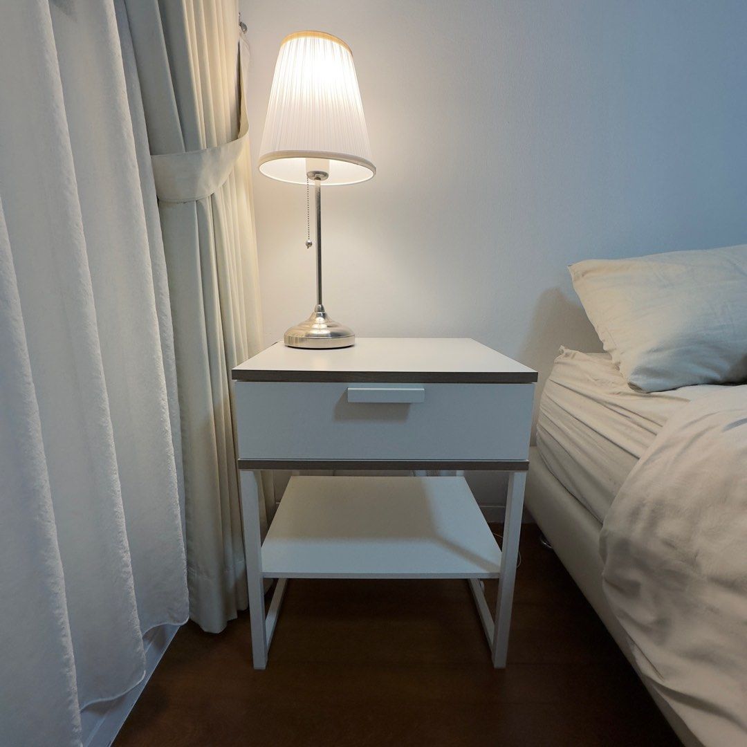 Bedside Table65075513661571110
