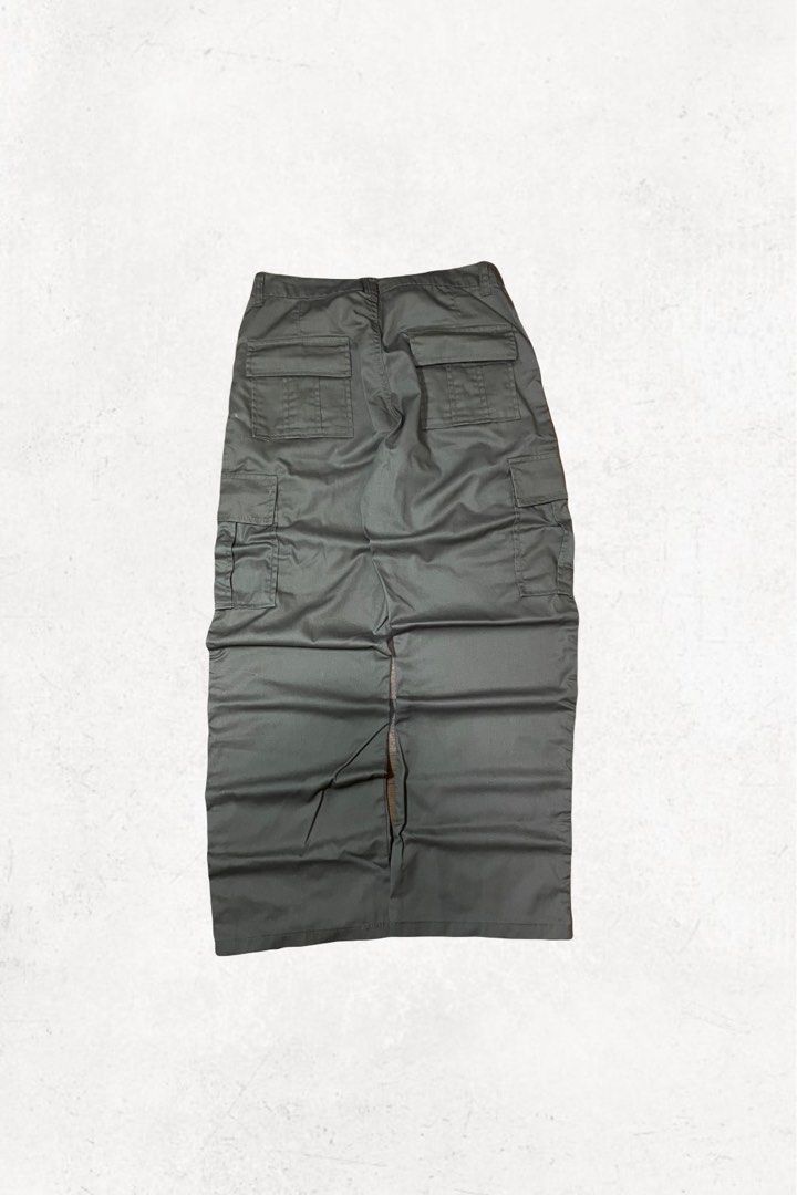 Bepop Light Brown Straight Cargo Pants 🍂 (Category: Jeans) located in Santa Rosa. Submitted by mandeclutterzzz (Listing ID 1380598176, Image 2). Description: Bepop light brown cargo pants!! 🍂 length : 40 inches 📏 waist : fits 27-30 📏 leg opening: 9 inches 📏 Drop your offers! 💸 I used to be obsessed with wearing these kaso I barely use cargo pants anymore kaya benta ko nalang ! Dm for more inquiries 👀.