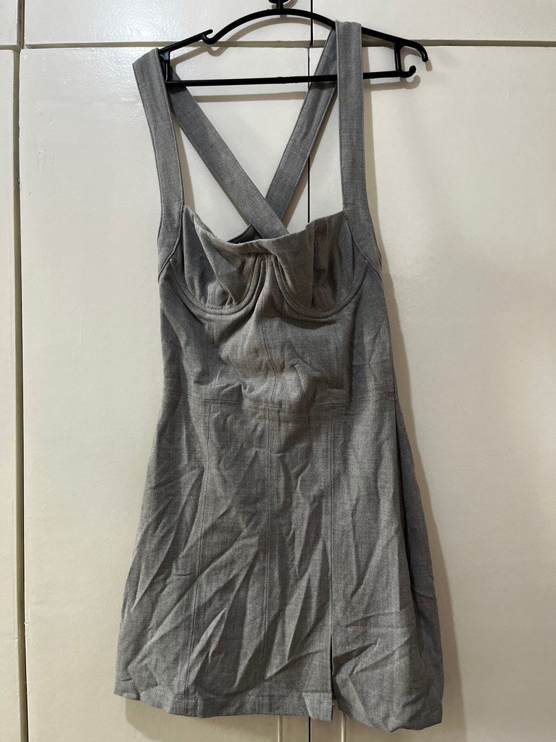 Bershka halter dress bustier (Category: Dresses) located in Pasig City. Submitted by lightningirl (Listing ID 1380498935, Image 1). Description: Gusot lang but in good condition, no aw.
