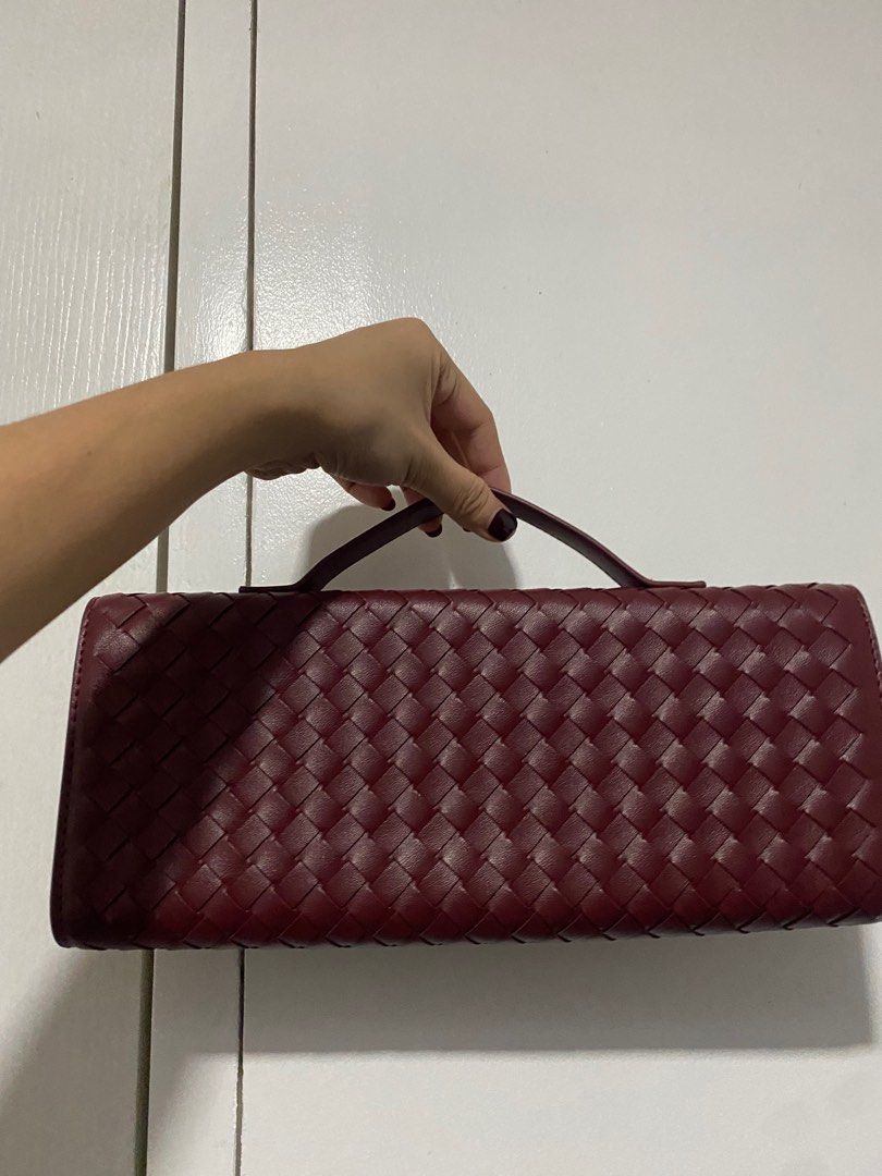 BNEW Clutch formal bag (Category: Clutches) located in Pasig City. Submitted by repeatrenters (Listing ID 1380508509, Image 3). Description: Never used! Comes with a body strap. Very pretty but not my style 🥹 was gifted from my bf. .