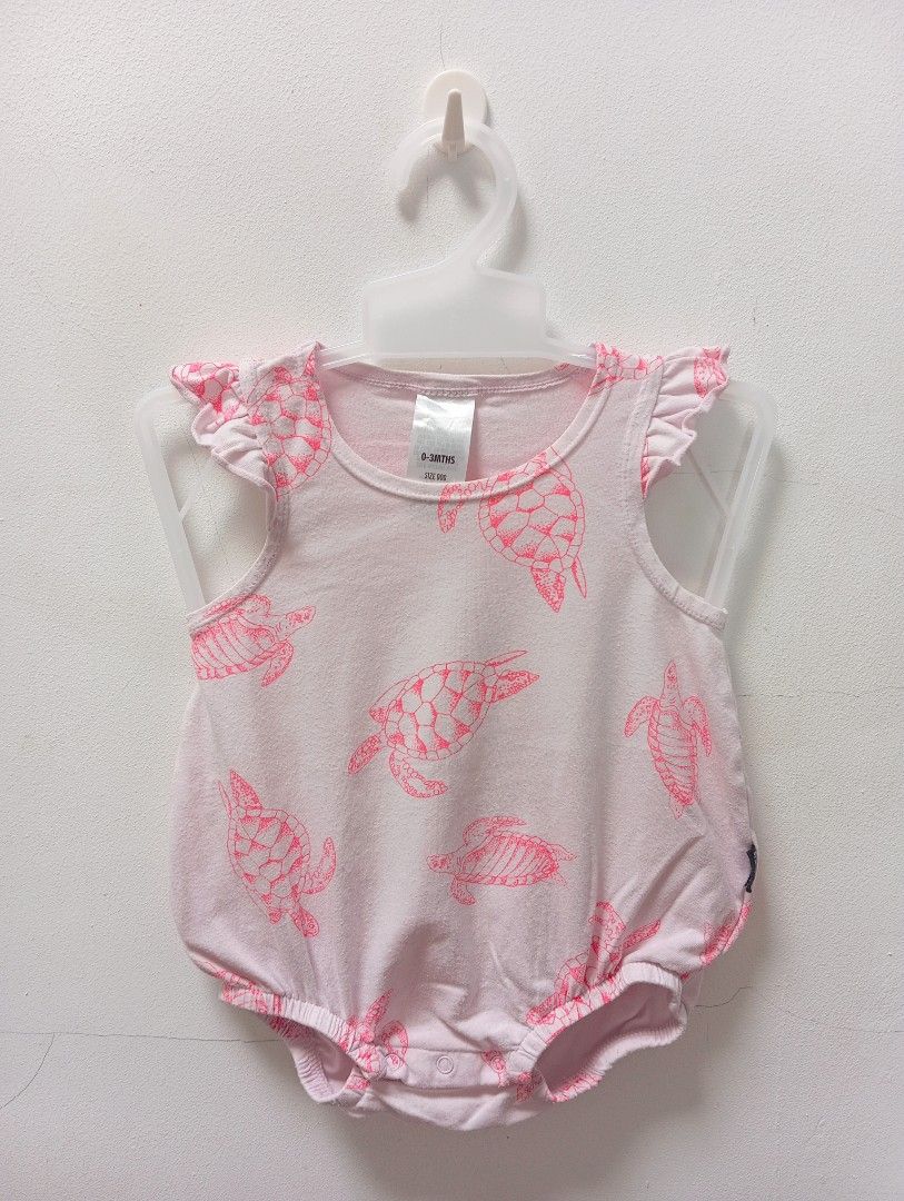 BONDS Jumper Gentong / Jumper Kriwil / Jumper Kutung / Not Mothercare Juniors Uniqlo Gingersnap (Kategori: Baju Bayi) berada di Parung. Dikirim oleh little.keiii (ID iklan 1380544166, Gambar 1). Deskripsi: size 0-3 tapi ldnya gede ya mom, kaya size 3-6m, minus pemakaian aja, bahannya halus lembut.