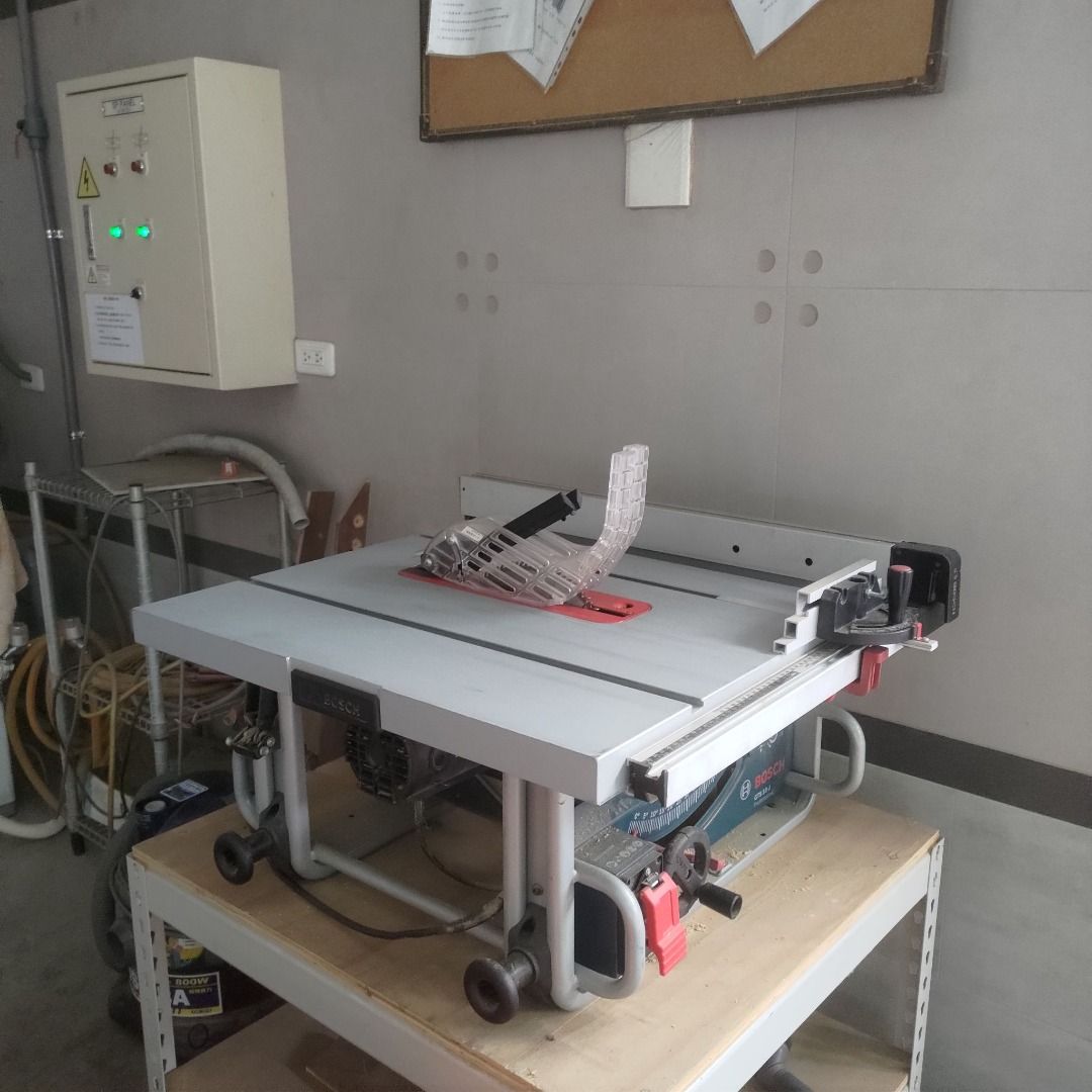由 39966bbb20472 (刊登 ID 1380506718，圖片 1) 提交，位於 台中市 (Taichung) 的 BOSCH 木工平台鋸 GTS10J 圓鋸台 (類別：園藝工具和裝飾品)，說明：二手品 需到府自取-龍井火車站前。