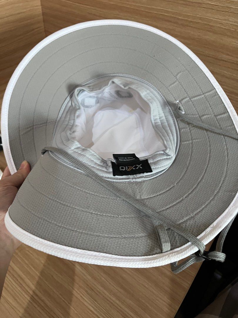 Bucket hat XXIO, Fesyen Wanita, Aksesoris di Carousell