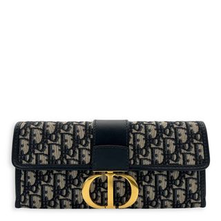 (Category: ) located in . Submitted by carousellluxury (Listing ID 1380569934, Image 1). Description: .