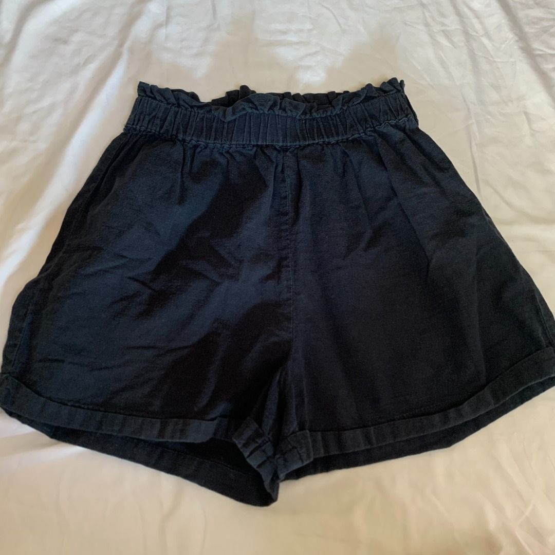 Cotton On Paper Bag Shorts (Category: Shorts) located in Manila. Submitted by preloved_hn (Listing ID 1380688165, Image 1). Description: - actual color on the first picture - fits XXS-XS - rfs: decluttering mop: gcash mod: jnt or lalamove strictly payment first policy!!! no refunds/returns.