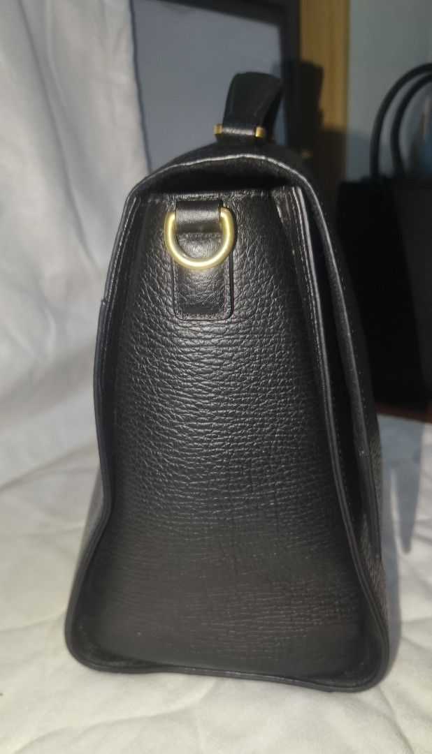 Couronne Office bag (Category: Luxury Bags & Wallets) located in Baguio. Submitted by kriszyl (Listing ID 1380674294, Image 3). Description: BOUGHT PRE-OWNED. NA-STOCK NA SA BAG CLOSET. WITH MINIMAL SIGNS OF WEAR, HENCE SELLING LOW. PLEASE SEE PHOTOS AND MESSAGE ME FOR INQUIRY..