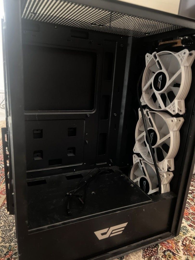 DarkFlash PC Case (Category: Computer Parts) located in Kuala Lumpur. Submitted by cat_yare (Listing ID 1380568596, Image 2). Description: Tak pernah pakai Tempered glass ada kalau nak tambah kipas +rm20 Projek tak jadi apa2 blh pm.