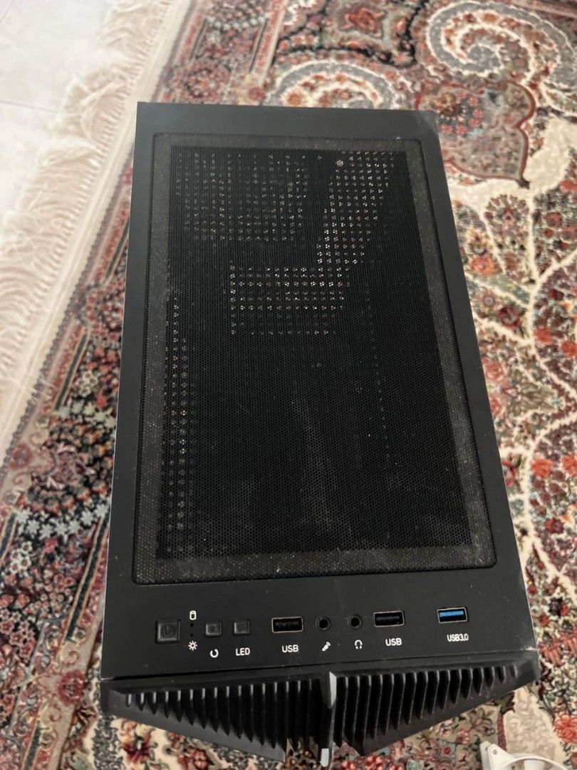 DarkFlash PC Case (Category: Computer Parts) located in Kuala Lumpur. Submitted by cat_yare (Listing ID 1380568596, Image 3). Description: Tak pernah pakai Tempered glass ada kalau nak tambah kipas +rm20 Projek tak jadi apa2 blh pm.
