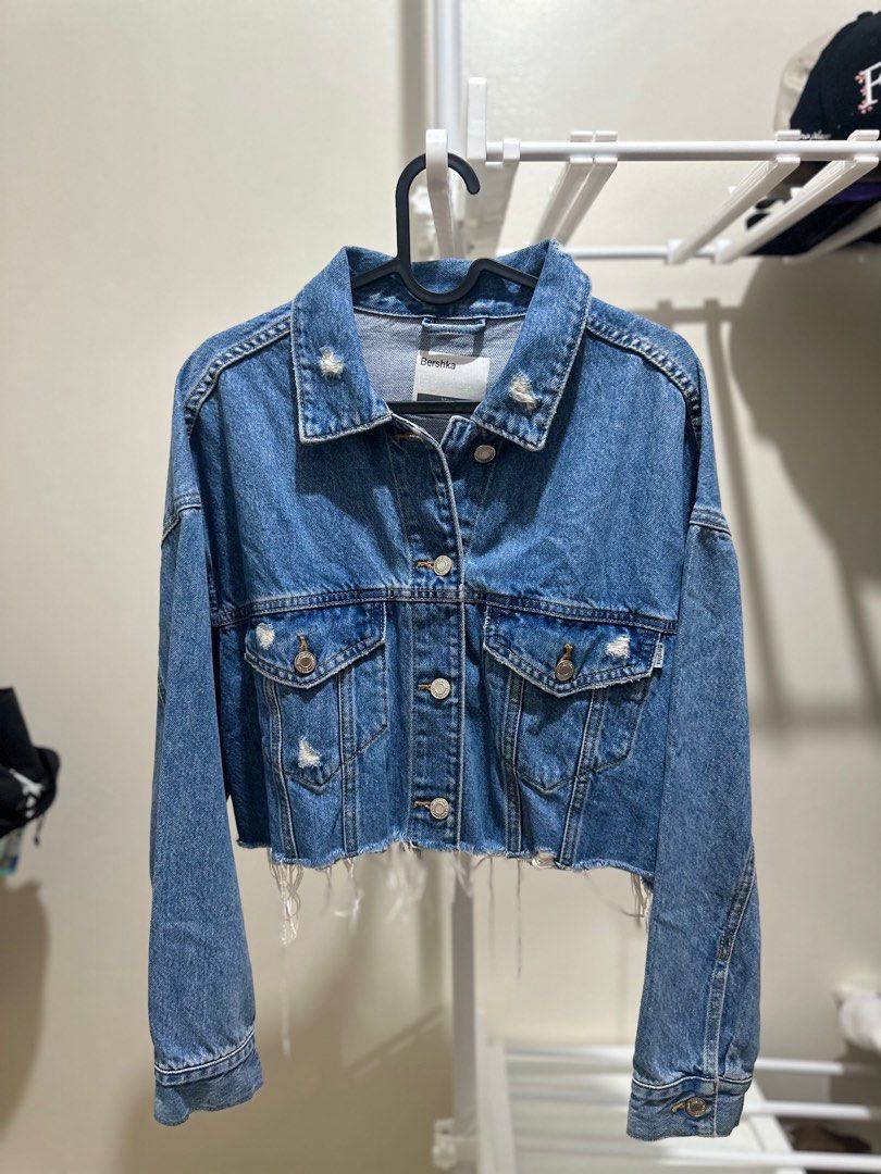 Denim cropped jacket (Category: Coats, Jackets and Outerwear) located in Manila. Submitted by hellopanda_07 (Listing ID 1380607706, Image 1). Description: Straight from storage room. Not yet wash Lalamove only!! Shoulder by the buyer. Location: Marikina.