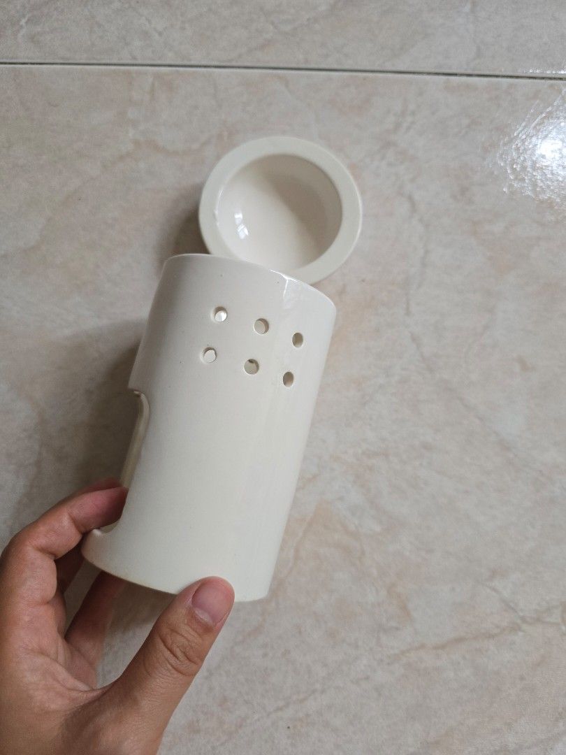 Essential Oil Diffuser (Category: Other Home Decor) located in Singapore. Submitted by mamasoon (Listing ID 1380573049, Image 3). Description: - White ceramic container - Circular lid - Rectangular front opening - Drop a few drops of essential oil to the top and place a small candle below. .