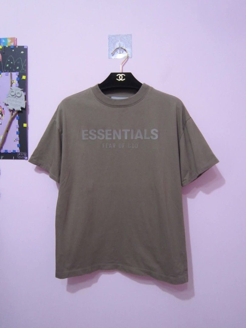 由 lailai670231446 (刊登 ID 1380506099，圖片 1) 提交，位於 新北市 (New Taipei) 的 💞ESSENTIALS XL(12Y) 綠色棉T (類別：嬰兒及兒童流行時尚)，說明：9成新 胸47CM 長60CM。