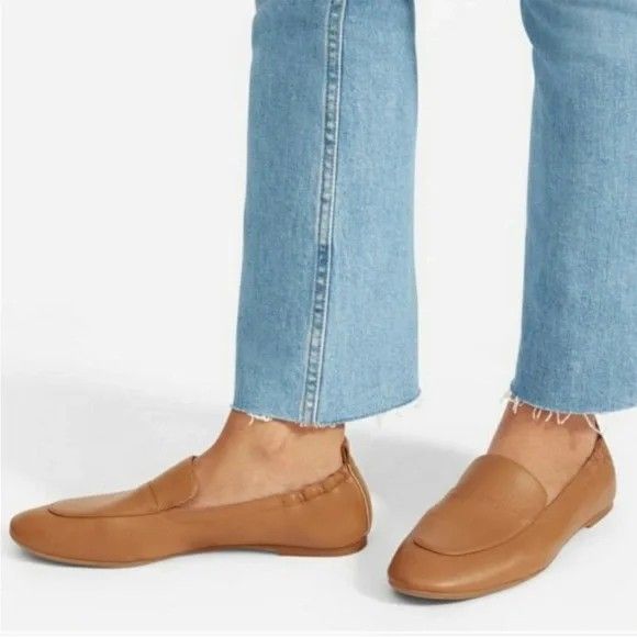 Everlane Day Loafers Camel 7 1/2 (Category: Loafers) located in Makati City. Submitted by catfs (Listing ID 1380521540, Image 2). Description: barely used, mostly just stored no box all sales are final and no returns, exchanges, or refunds will be entertained. --- The sharpness of a loafer meets the ease of a slip-on. Made of buttery-soft leather, the Day Loafer features classic loafer styling, plus a cushioned insole and elasticized back for ext