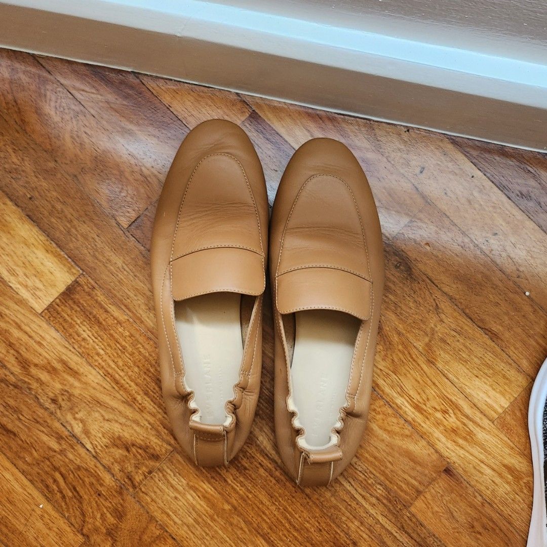 Everlane Day Loafers Camel 7 1/2 (Category: Loafers) located in Makati City. Submitted by catfs (Listing ID 1380521540, Image 3). Description: barely used, mostly just stored no box all sales are final and no returns, exchanges, or refunds will be entertained. --- The sharpness of a loafer meets the ease of a slip-on. Made of buttery-soft leather, the Day Loafer features classic loafer styling, plus a cushioned insole and elasticized back for ext