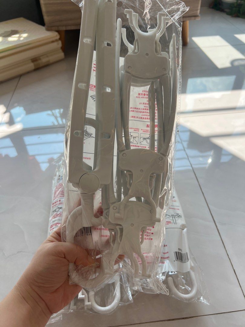 Foldable hangers64885406709891114