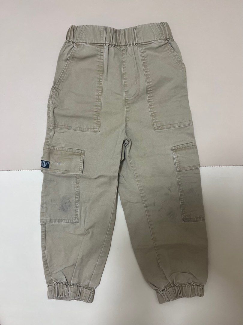 由 pigsharon (刊登 ID 1380625240，圖片 1) 提交，位於 台北市 (Taipei) 的 Gap 工作褲 120cm (類別：嬰兒及兒童流行時尚)，說明：有穿過痕跡，整體約 7 成新，膝蓋的地方有點摩擦感，請仔細看照片。 售出不退。 因不盡完美，所以便宜售出，請仔細考慮清楚再購買，謝謝您。 。