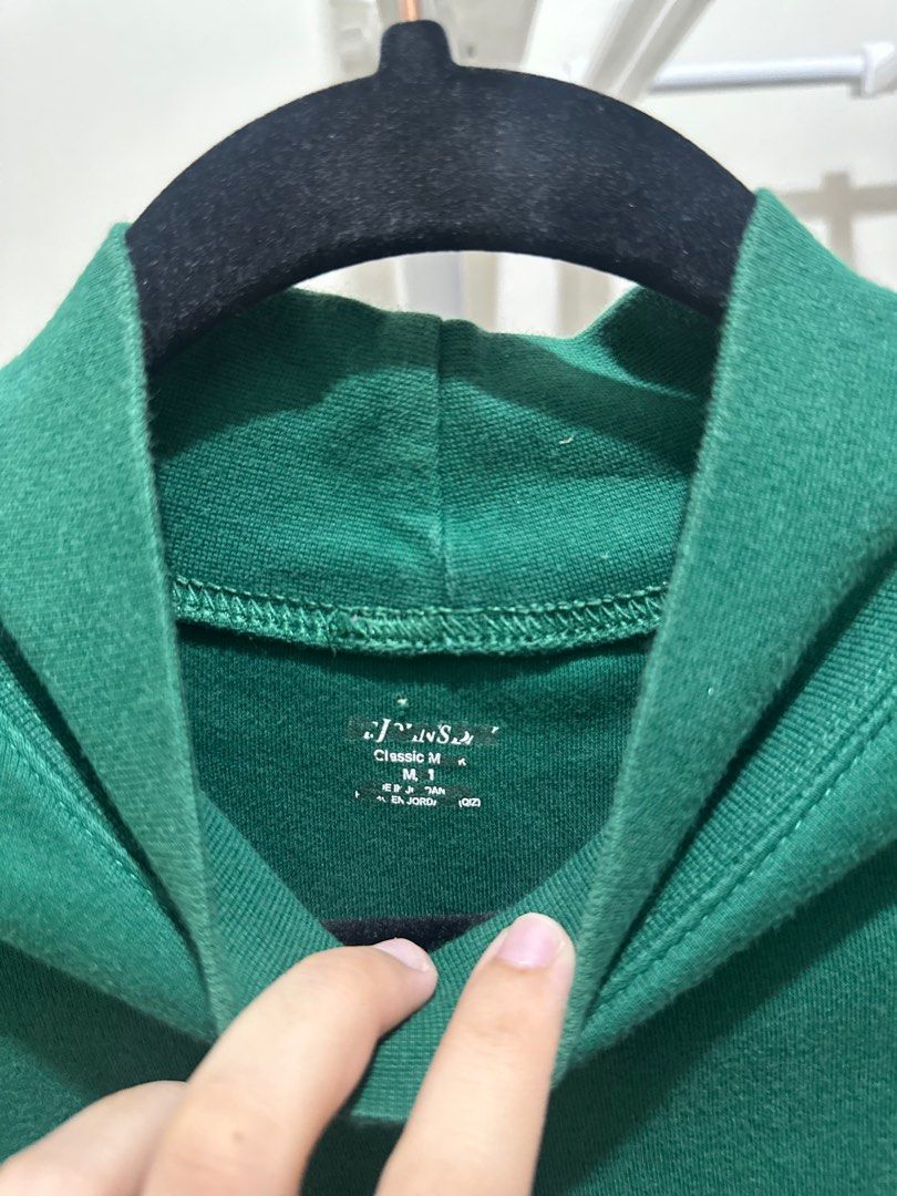 Green turtle neck (Category: Longsleeves) located in Manila. Submitted by hellopanda_07 (Listing ID 1380604893, Image 2). Description: Size medium Straight from storage room. Not yet wash. Lalamove only!! Shoulder by the buyer. Location: Marikina.