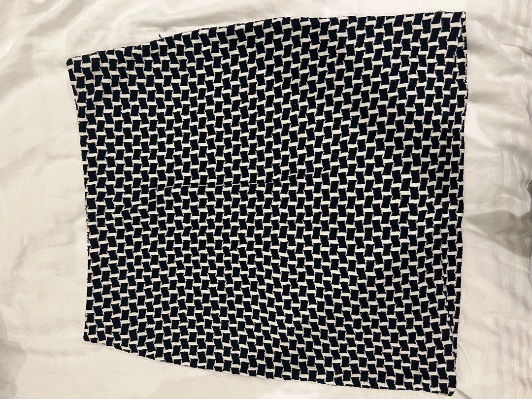 H&M blue and white skirt (Category: Skirts) located in Quezon City. Submitted by beaclosetph (Listing ID 1380619116, Image 2). Description: Stretchy fabric. Mini skirt sits right above knee.
