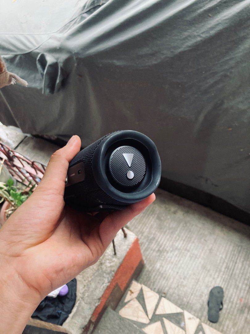 JBL FLIP 6 (Category: Portable Music Players) located in Pasay City. Submitted by vonigop (Listing ID 1380507372, Image 3). Description: ₱4199 Pasay Almost new unit as is hindi na dinala ang box at cable paguwu galing barko Pasay.