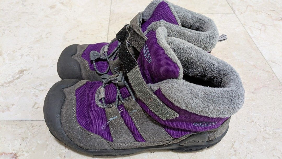 Keen Winter Boots (UK size 3) (Category: Babies & Kids Fashion) located in Singapore. Submitted by kwan2046 (Listing ID 1380588699, Image 1). Description: - Keen winter boots - Purple and grey color - Durable sole for traction - Keeps feet warm and protected - Good condition - Daughter loved it because it was flexible.