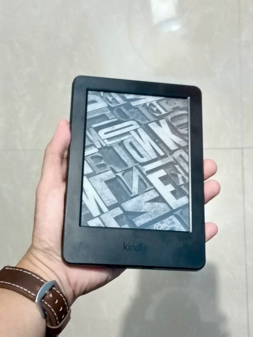 Kindle 7th Gen WP63GW (Category: Others) located in Manila. Submitted by stilo_del_capo.ph (Listing ID 1380499885, Image 1). Description: Kindle 7th Gen WP63GW - unit only, w/ charger cable. No box - minimal signs of usage - can last up to a week of reading Issue: - 2 small dead pixels, but does not interfere with reading - has to be on airplane mode to prolong battery life Selling this for only 2k. 📍Bacoor.