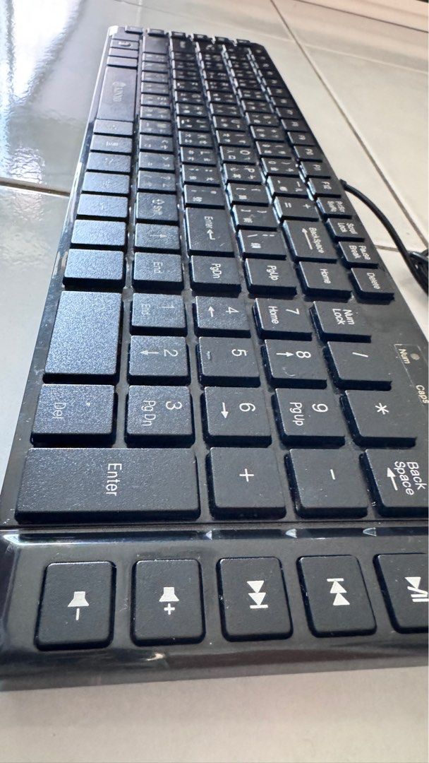 由 dh4304tw2002 (刊登 ID 1380567907，圖片 2) 提交，位於 苗栗縣 (Miaoli) 的 KINYO輕薄鍵盤 (類別：電腦鍵盤及相關產品)，說明：。
