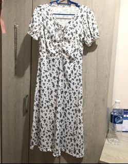 (Category: ) located in . Submitted by eve_wardrobeee (Listing ID 1380637930, Image 1). Description: .