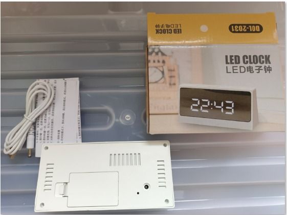 由 amywu721 (刊登 ID 1380560905，圖片 2) 提交，位於 桃園市 (Taoyuan) 的 LED鏡面電子鐘 (類別：時鐘)，說明：。