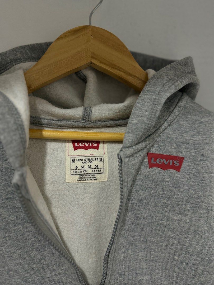 LEVIS Kids Full zip hoodie (Category: Babies & Kids Fashion) located in Makati City. Submitted by re.mini (Listing ID 1380587415, Image 3). Description: Levis kids full zip hoodie 6Y on tag Likenew condition P700 Taguig location.