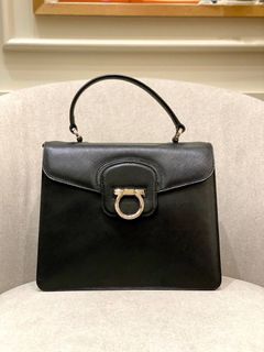 (Category: ) located in . Submitted by luxshare_preloved_ (Listing ID 1380594819, Image 1). Description: .