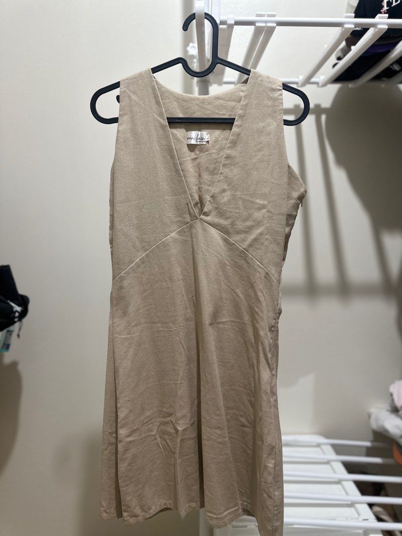 Linen dress (Category: Dresses) located in Manila. Submitted by hellopanda_07 (Listing ID 1380606556, Image 1). Description: Straight from storage room. Not yet wash Lalamove only!! Shoulder by the buyer. Location: Marikina.