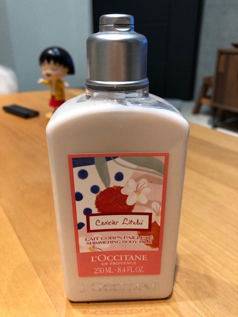 由 yfyelysechen (刊登 ID 1380661371，圖片 1) 提交，位於 台北市 (Taipei) 的 法國L'OCCITANE歐舒丹閃亮「荔枝櫻花美體乳」250ml 身體乳 乳液 (類別：身體護理)，說明：蘊含來自普羅旺斯呂貝宏(Luberon)地區的櫻花、櫻桃萃取、荔枝精萃及乳油木果油，能加強肌膚保濕，並迅速吸收滲透，質地細緻豐潤，同時帶來閃耀光澤，呈現細緻柔嫩膚質的同時散發清甜迷人花香。 已拆封，僅使用2-3次。