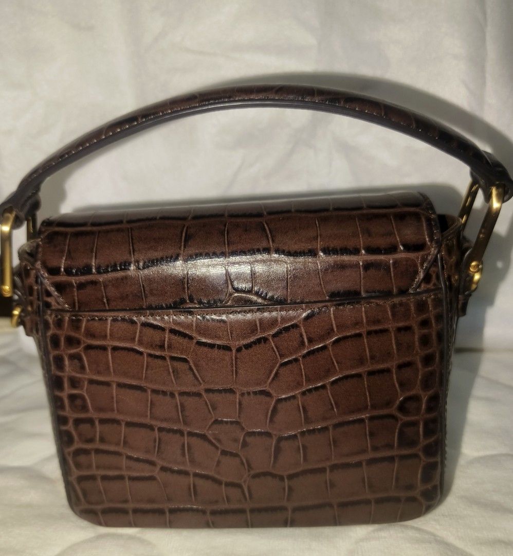 Lovcat Croc style (Category: Luxury Bags & Wallets) located in Baguio. Submitted by kriszyl (Listing ID 1380675132, Image 3). Description: BOUGHT NEW WITH DUST BAG. NA-STOCK NA SA BAG CLOSET, HENCE SELLING LOW. PLEASE SEE PHOTOS AND MESSAGE ME FOR INQUIRY..