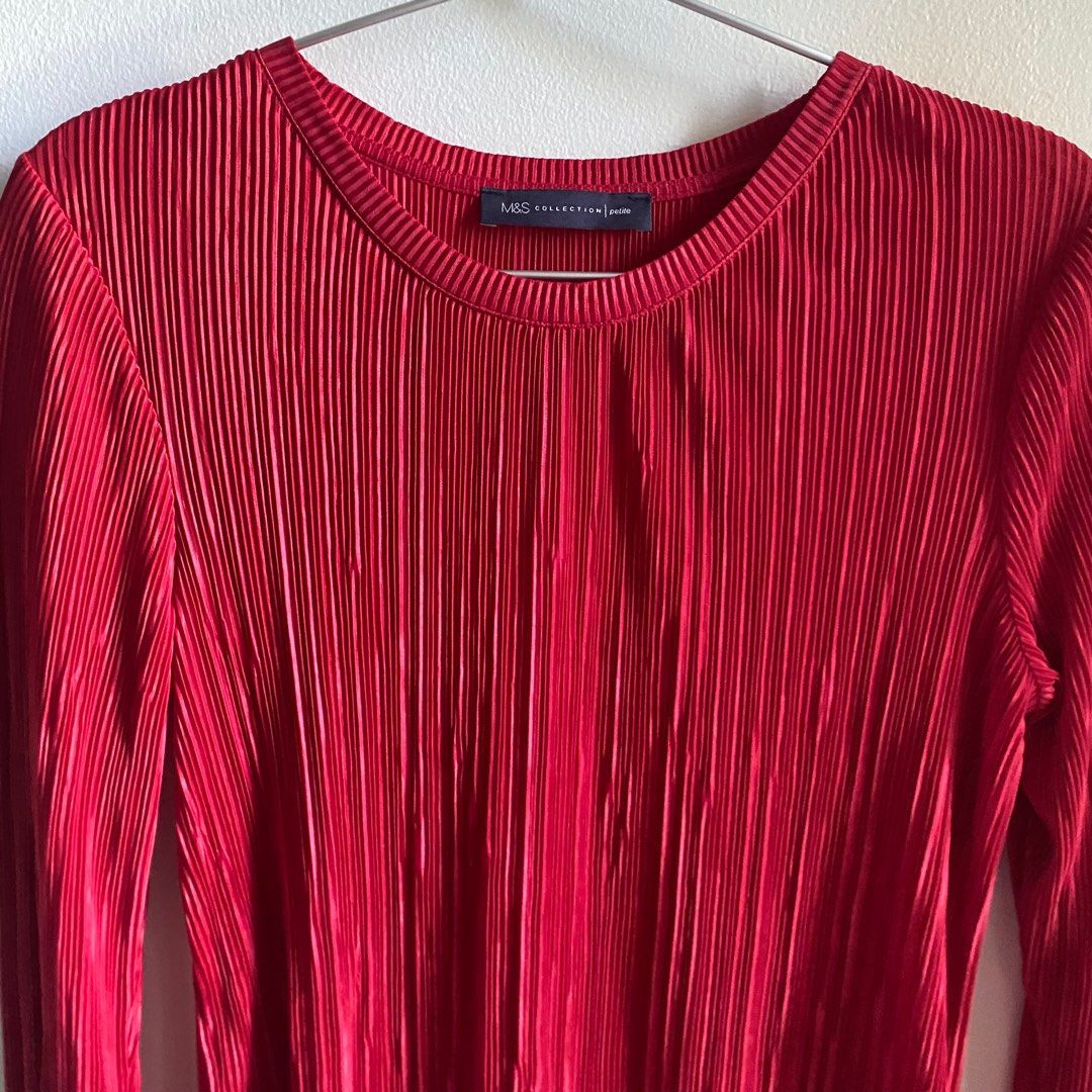 Marks & Spencer Womens Vintage Pleated Top (Category: Longsleeves) located in Makati City. Submitted by jmrgrn (Listing ID 1380684616, Image 2). Description: -In good condition -fits S-M • Payment via Cash/BDO • Shipping at buyer’s expense • Location: Poblacion, Makati City • Shipping via Grab / Lalamove/LBC RFS: Decluttering Message for more photos and measurements Thank you!.