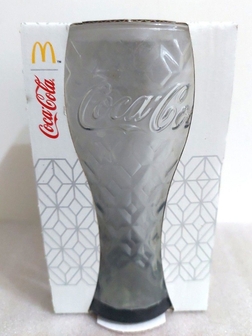 由 happybuyeveryday (刊登 ID 1380568718，圖片 1) 提交，位於 台中市 (Taichung) 的 全新McDonald's限量紀念杯☆Coca-Cola可口可樂玻璃杯 (類別：水杯、水壺)，說明：全新☆McDonald's麥當勞限量☆Coca-Cola可口可樂玻璃杯 ▪︎容量約360ml ▪︎尺寸約7.9x7.9x14.4cm ☆詳細介紹請看圖片 喜歡可直接下單 需要併單歡迎聊聊。