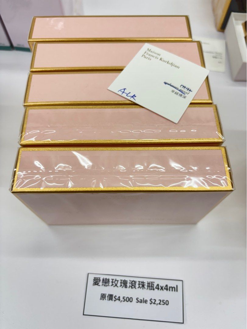 由 fayeeeeeee (刊登 ID 1380602211，圖片 1) 提交，位於 台北市 (Taipei) 的 MFK愛戀玫瑰滾珠瓶4ml (類別：香水、體香劑)，說明：整盒有4支，想直接買整盒再詢問。