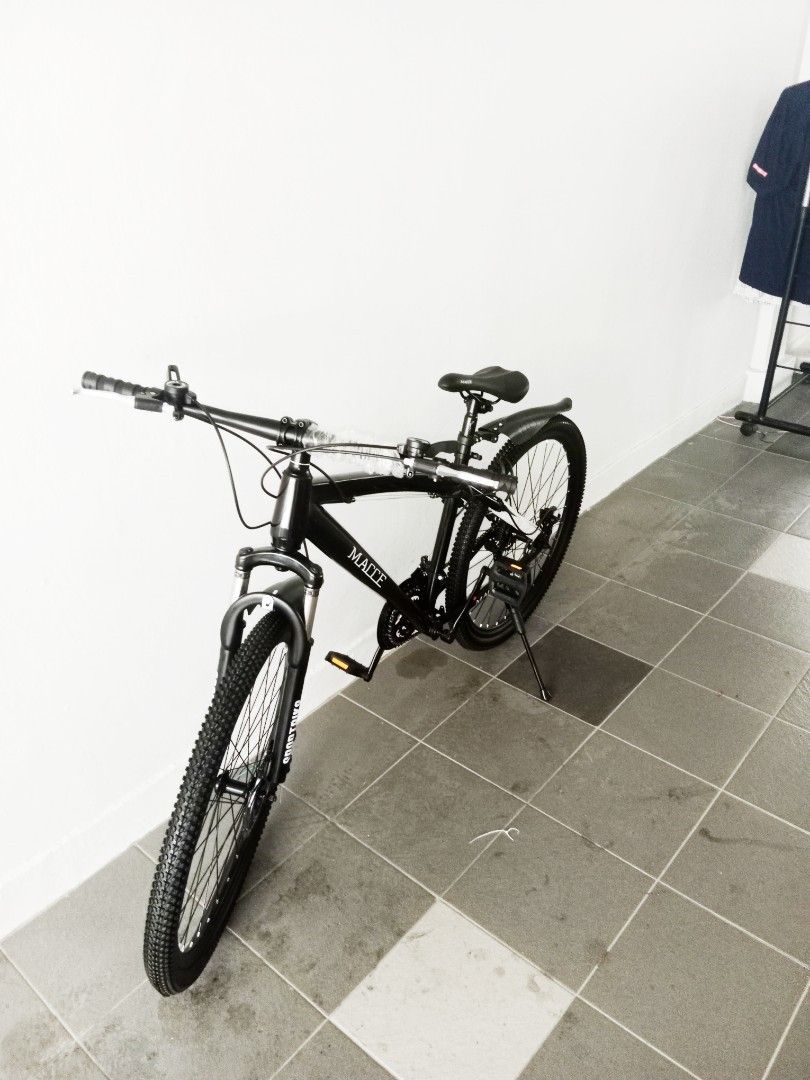 NEW BICYCLE (Category: Bicycles) located in Singapore. Submitted by annanth02 (Listing ID 1376401092, Image 2). Description: 🔥LIMITED STOCKS New Mountain Bike Adult 21 Speed Mountain Bike 26inch Double Disc Brake Off-Road Shock-Absorbing Bicycle for Male and Female Students. With Free Gifts (Bicycle reflector, Bell, Mudguard and Lock).