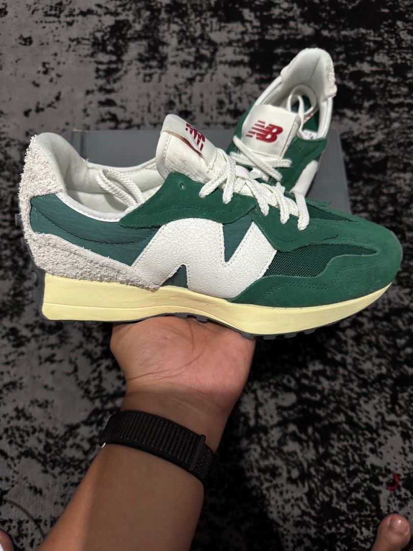 New Balance 327 Green, Fesyen Pria, Sepatu Sneakers di Carousell