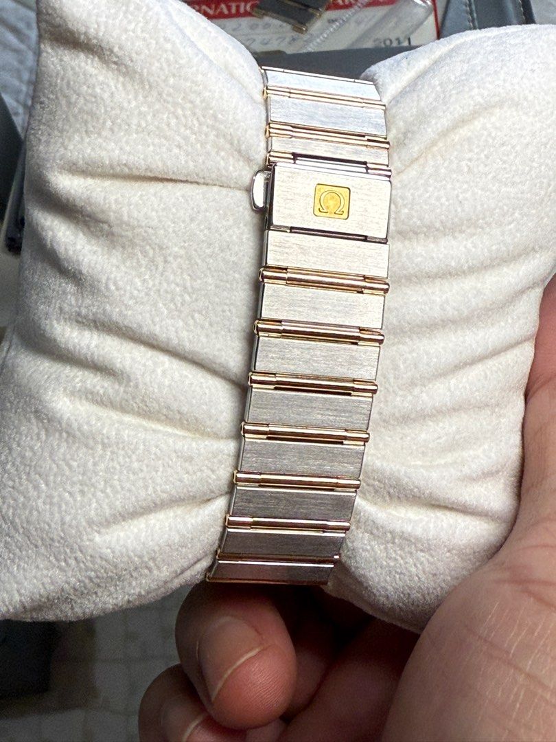 Omega Constellation (Category: Luxury Watches) located in Manila. Submitted by paridet (Listing ID 1380501334, Image 3). Description: Omega Constellation 33mm Quartz 18k Gold Roman Numeral Bezel Original Bracelet with Links and card No scratches 2 years warranty inside parts at Omega Service Center Makati Start June 20, 2025.