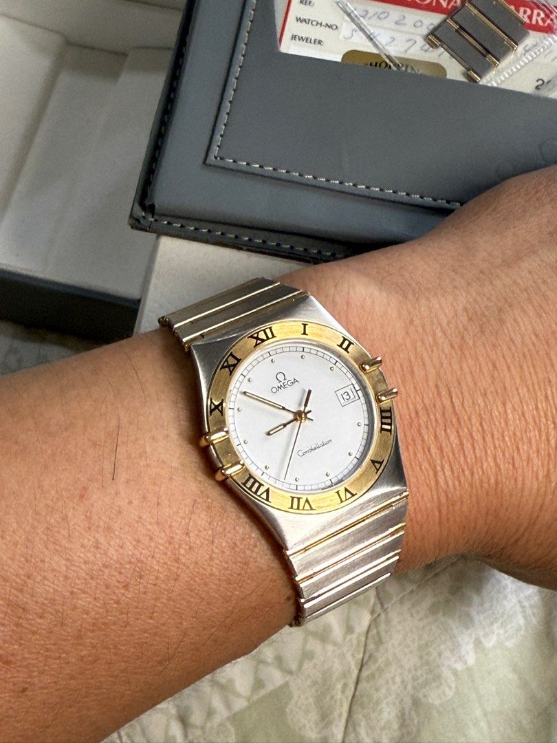 Omega Constellation (Category: Luxury Watches) located in Manila. Submitted by paridet (Listing ID 1380501334, Image 1). Description: Omega Constellation 33mm Quartz 18k Gold Roman Numeral Bezel Original Bracelet with Links and card No scratches 2 years warranty inside parts at Omega Service Center Makati Start June 20, 2025.