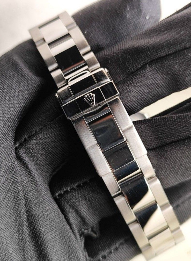 Original Rolex Yachtmaster Platinum (Category: Luxury Watches) located in San Juan City. Submitted by exclusivelyours (Listing ID 1380544860, Image 2). Description: Description of the watch posted in the last photo. PM if interested 😊.