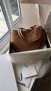 (Category: ) located in . Submitted by makeupxjunkie (Listing ID 1374776805, Image 1). Description: .