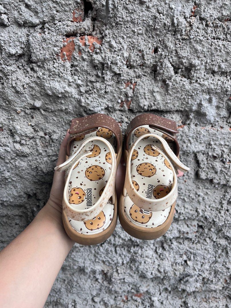 preloved sanda mini melissa jump cake beige/brown size 27 (Kategori: 4 hingga 7 tahun) berada di Jakarta Pusat. Dikirim oleh nandawidiaaa (ID iklan 1380526139, Gambar 3). Deskripsi: preloved 100% ori mini melissa beli di store saat tidak sale kondisi seperti di foto.