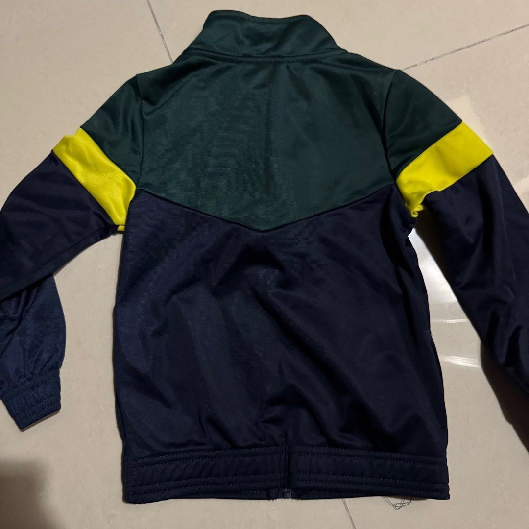 Puma children kids Jacket in green size 4 (Category: Babies & Kids Fashion) located in Singapore. Submitted by tanloi (Listing ID 1380570401, Image 2). Description: This Puma track jacket is in excellent condition. It features a navy, green, and yellow color scheme. The jacket has a full zip closure and is made in Egypt. The size is US 4. Ptp 30cm length 43cm Worn only couple of times Looks new Collect from 165026 .