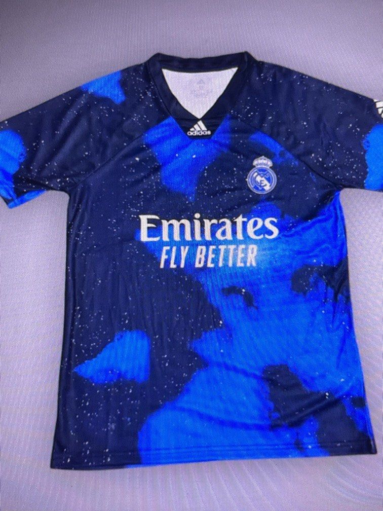 REAL MADRID GALAXY PREMIUM KIT (Category: Activewear) located in Singapore. Submitted by cheapjerseys123 (Listing ID 1380538834, Image 1). Description: pm for more info .