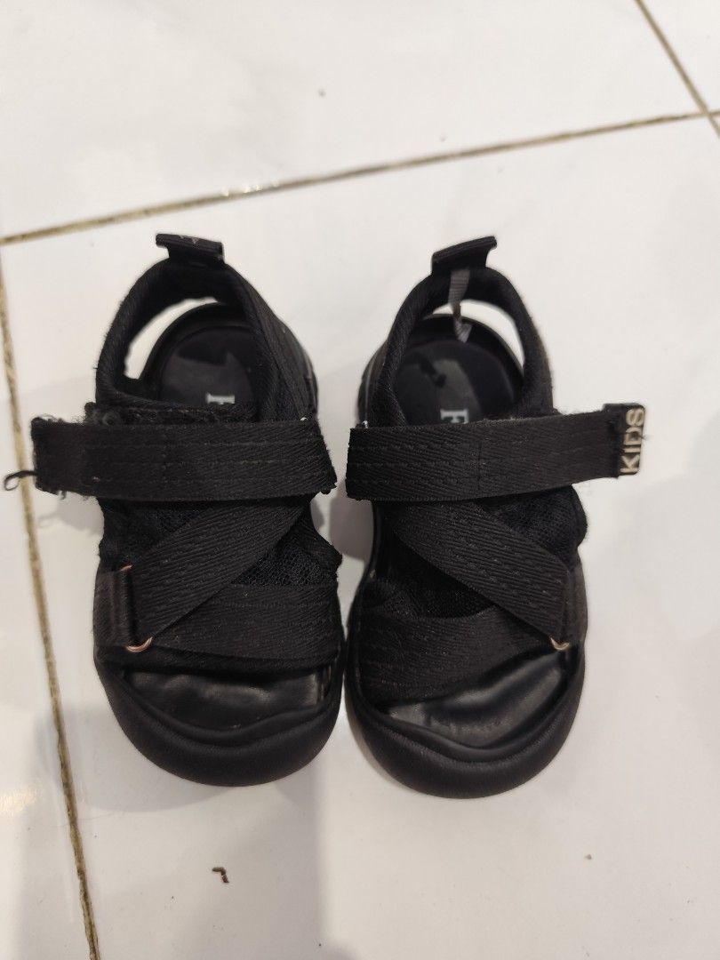 Sandal anak, sendal anak (Kategori: Mainan & Baby Walker) berada di Semarang. Dikirim oleh sabai_closet (ID iklan 1380548873, Gambar 1). Deskripsi: sandal anak merk fashion insole 12,5. masih bisa buat sehari2 ya mom.